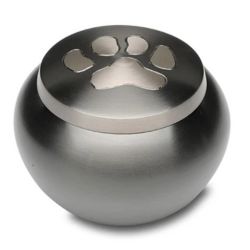 <b> Hand-polished brass urn </b><br><em>For pets up to 120 pounds <br>Price: $180</em>